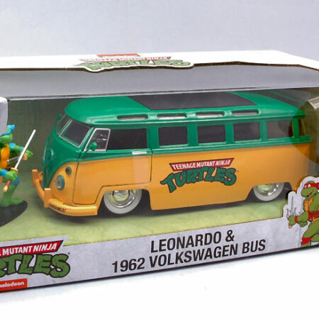 Jada Toys VW BUS T1 1962 W/TURTLE LEONARDO FIGURE 1:24