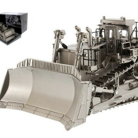 Diecast Master CAT D11T TRACK-TYPE TRACTOR 1:50