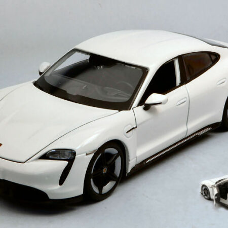 Burago PORSCHE TAYCAN TURBO S WHITE 1:24