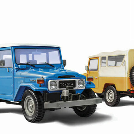 Italeri TOYOTA LAND CRUISER BJ-44 SOFT/HARD TOP KIT 1:24