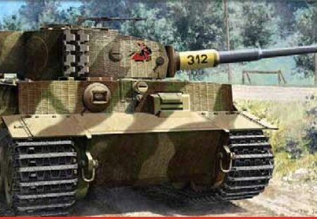 Academy TIGER I LATE VERSION (INCLUDE FOTOINCISIONI) KIT 1:35