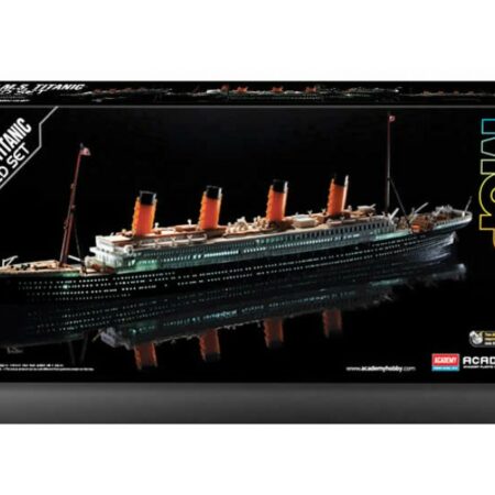 Academy RSM TITANIC + LED SET STATIC MODEL KIT 1:700