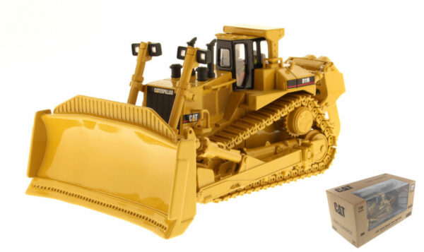 Diecast Master CAT D11R TRACK TYPE TRACTOR 1:50