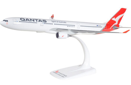 Herpa AIRBUS A330-300 QANTAS cm 32 1:200