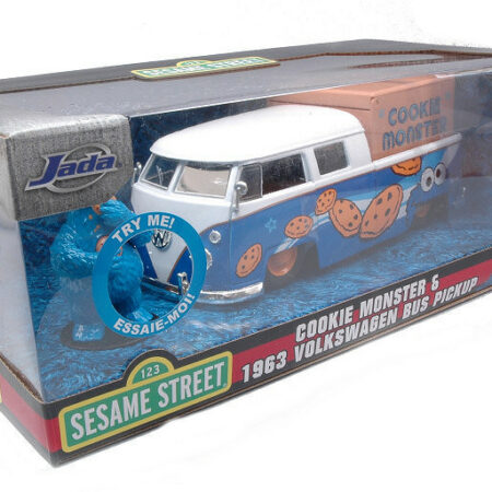 Jada Toys VW BUS PICK 1963 W/COOKIE MONSTER FIGURE 1:24