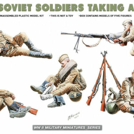 Miniart SOVIET SOLDIERS TAKING A BREAK KIT 1:35