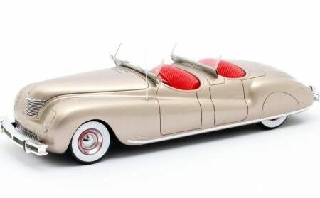 Matrix Scale Models CHRYSLER NEWPORT DUAL COWL PHAETON LEBARON 1941 GOLD 1:43