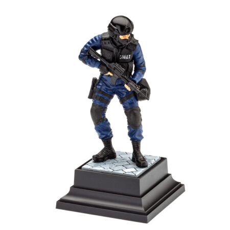 Revell SWAT OFFICER KIT 1:16 1:16