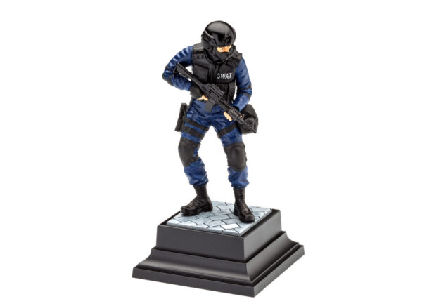 Revell SWAT OFFICER KIT 1:16 1:16