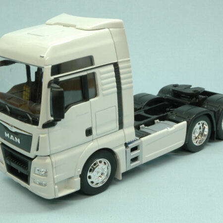 Welly MAN TGX 26 440 (6x4) WHITE 1:32