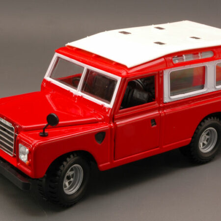 Burago LAND ROVER 110 1983 RED W/WHITE ROOF 1:24