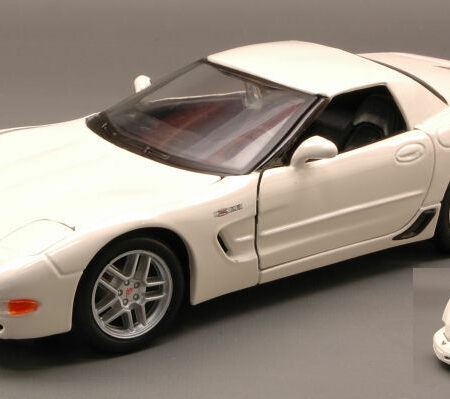 Maisto CHEVROLET CORVETTE Z06 WHITE 1:25