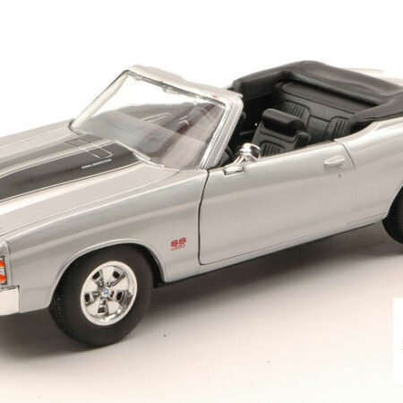 Welly CHEVROLET CHEVELLE SS 454 1971 SILVER W/BLACK STRIPES 1:24