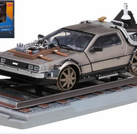 SunStar DE LOREAN "BACK TO THE FUTURE III" TIME MACHINE W/RAILROAD TRACK 1:18