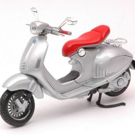 Maisto VESPA 946 BELLISSIMA 2014 SILVER 1:18