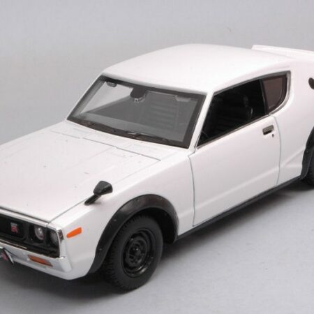 Maisto NISSAN SKYLINE 2000 GT-R 1973 WHITE 1:24