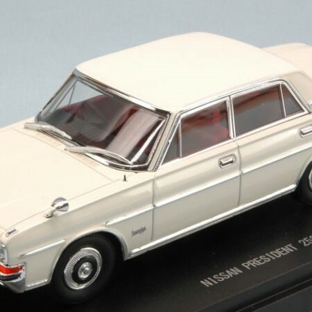 Ebbro NISSAN PRESIDENT 252 1987 WHITE 1:43