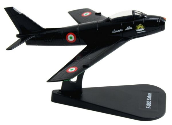 Italeri F86E SABRE LANCERI NERI 1:100