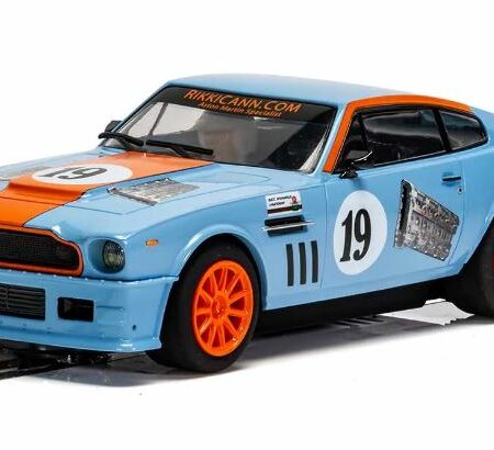 Scalextric ASTON MARTIN V8 GULF EDITION RIKKI CANN RACING SLOT 1:32