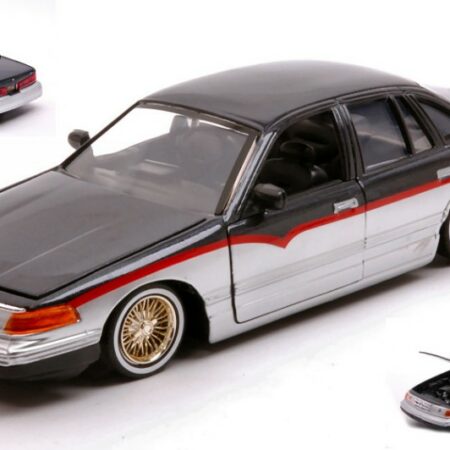 MotorMax FORD CROWN VICTORIA 1998 BLACK/SILVER 1:24