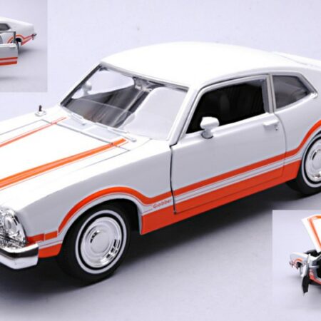 MotorMax FORD MAVERICK 1974 "FORGETTEN CLASSIC SERIES" WHITE W/ORANGE STRIP.1:24