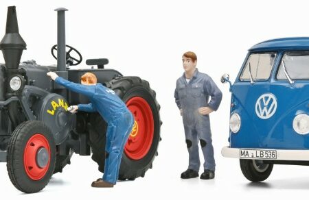 Schuco VOLKSWAGEN T1B VAN LANZ ASSISTANCE WITH BULLDOG TRACTOR 1956 1:32