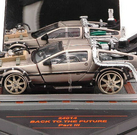 Vitesse DE LOREAN "BACK TO THE FUTURE III" TIME MACHINE W/RAILROAD TRACK 1:43