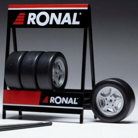 Ixo Model SET 4 WHEELS RONALD GM SILVER 1:18