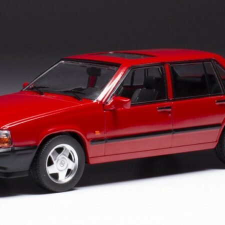 Ixo Model VOLVO 940 TURBO 1990 RED 1:43