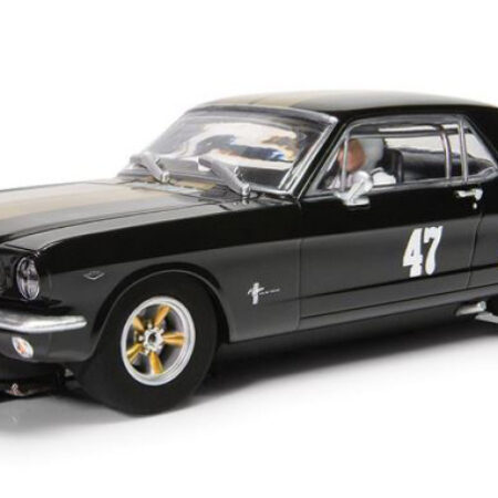 Scalextric FORD MUSTANG BLACK AND GOLD SLOT 1:32