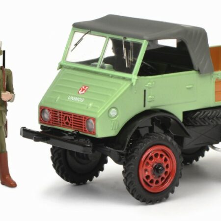 Schuco MERCEDES UNIMOG WEIDMANNSHEIL W/HAUNTER AND DOG 1:43