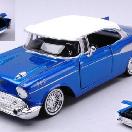 MotorMax CHEVROLET BEL AIR "GET LOW" SERIES W/VISOR 1957 CANDY BLUE/WHITE 1:24