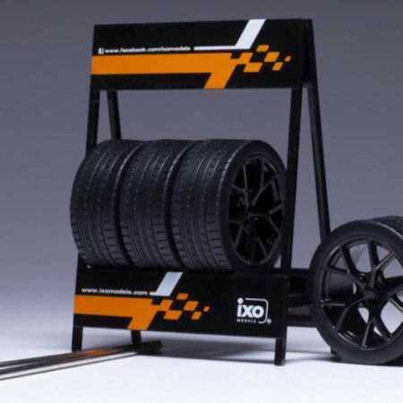 Ixo Model SET 4 WHEELS RS3 BLACK/SILVER 1:18