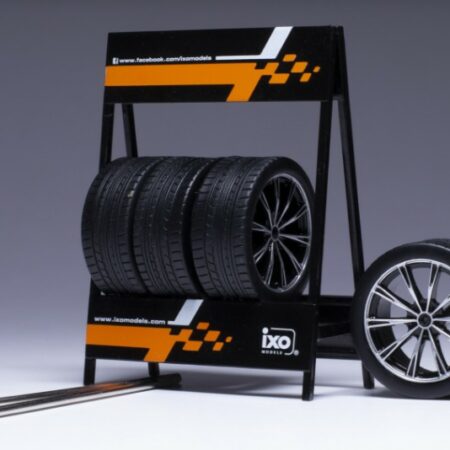 Ixo Model SET 4 WHEELS RS3 BLACK/SILVER 1:18