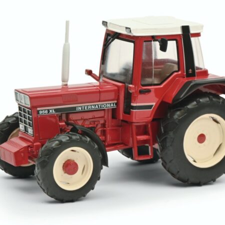 Schuco CASE-IH 956XL INTERNATIONAL TRACTOR 1985 RED 1:32