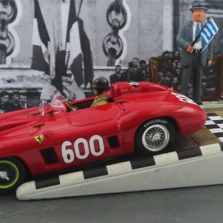 Art Model FERRARI 290 MM N.600 MILLE MIGLIA 1956 J.M.FANGIO START DIORAMA 1:43