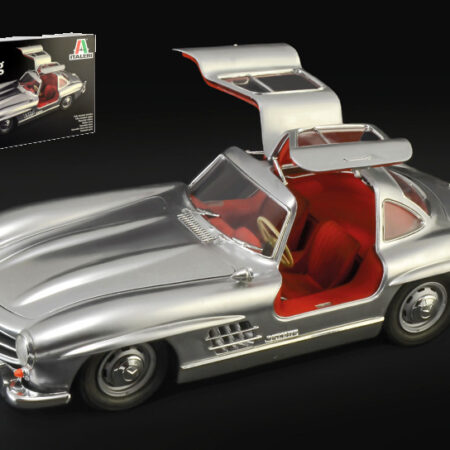 Italeri MERCEDES 300SL GULLWING KIT 1:16