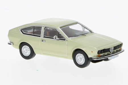 Premium Classixxs ALFA ROMEO ALFETTA GT 1974 LIGHT MET.GREEN 1:87