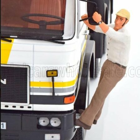 ROAD-KINGS 1/18 FIGURES | MAN TRUCKER FRANZ HANGING AT HE TRUCK | WHITE BEIGE