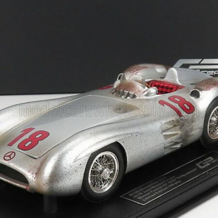 GP-REPLICAS 1/18 MERCEDES BENZ | F1  W196R STREAMLINERS N 18 WINNER FRANCE GP (DIRTY VERSION) JUAN MANUEL FANGIO 1954 WORLD CHAMPION - CON VETRINA - WITH SHOWCASE | SILVER