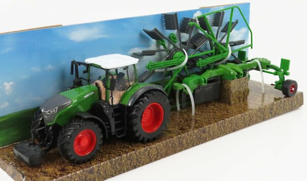 BURAGO 1/50 FENDT | VARIO 1050 TRACTOR WITH WHIRL RAKE TRAILER 2016 | GREEN BLACK