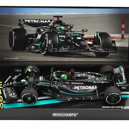 MINICHAMPS 1/18 MERCEDES GP | F1 W14 TEAM MERCEDES-AMG PETRONAS FORMULA ONE N 63 7th BAHRAIN GP WITH PIT BOARD 2023 GEORGE RUSSEL | MATT BLACK